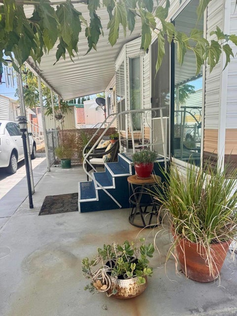 Photo of 7484 Kickapoo Trail, Yucca Valley, CA 92284 (MLS # 219151952DA)