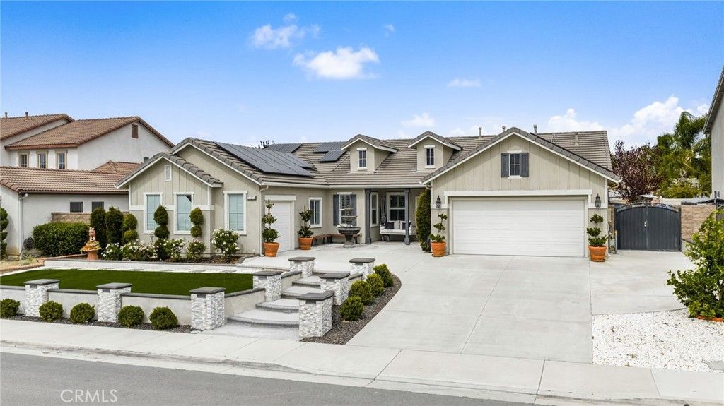 Photo of 12492 Poinsetta Dr, Riverside, CA 92503 (MLS # IV26082775)