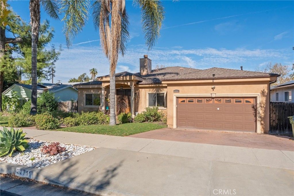 Photo of 22711 Collins Street, Woodland Hills, CA 91367 (MLS # SR25270035)
