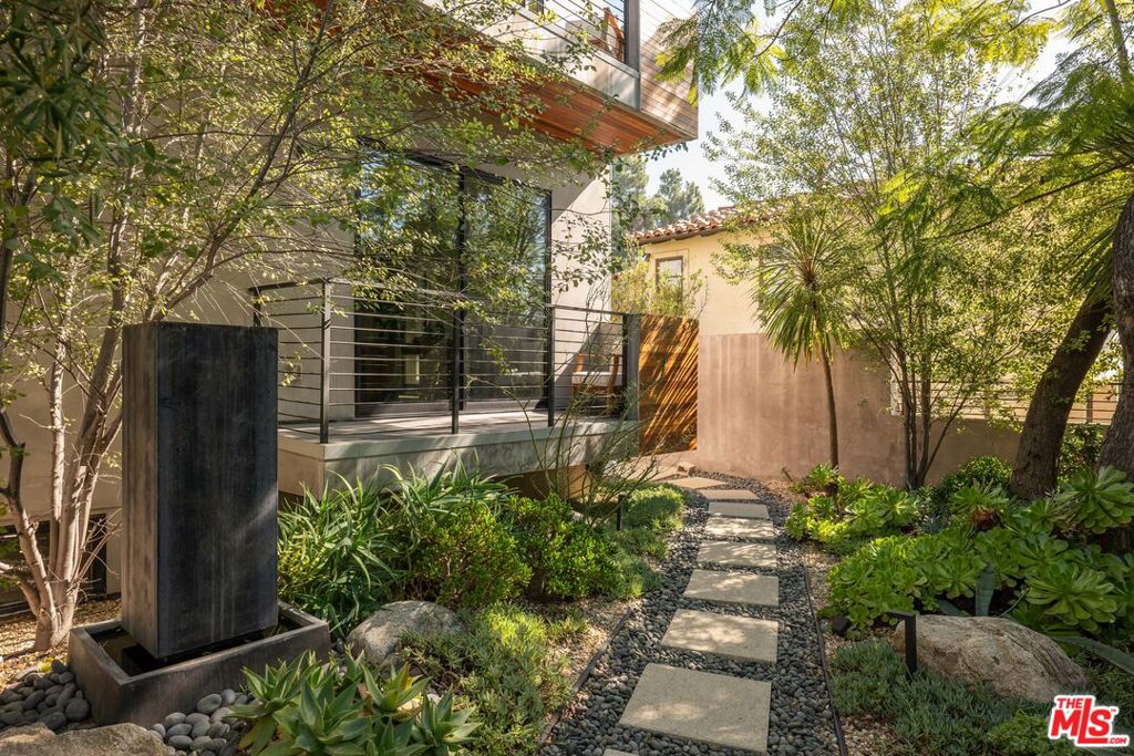 Photo of 1632 Stradella Road, Los Angeles, CA 90077 (MLS # 26101775)