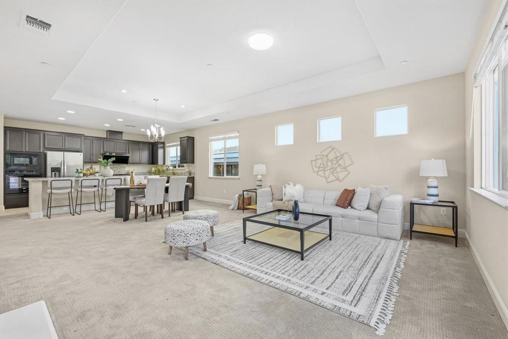 2036 Aragon Drive