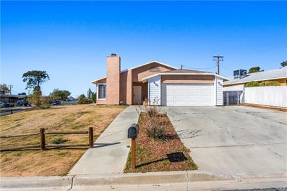 Properties 25 16422 Tolowa Apple Valley CA 92307