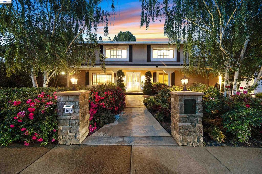 1007 El Capitan Drive