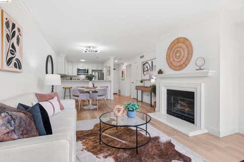 Photo of 535 Pierce Street ST #Unit 3109, Albany, CA 94706 (MLS # 41146160)