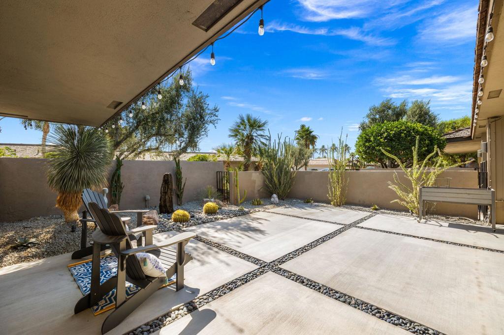11 Whittier Court