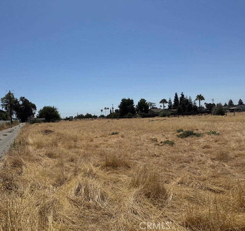 Photo of 3207 N Valentine Ave, Fresno, CA 93722 (MLS # CV25245969)