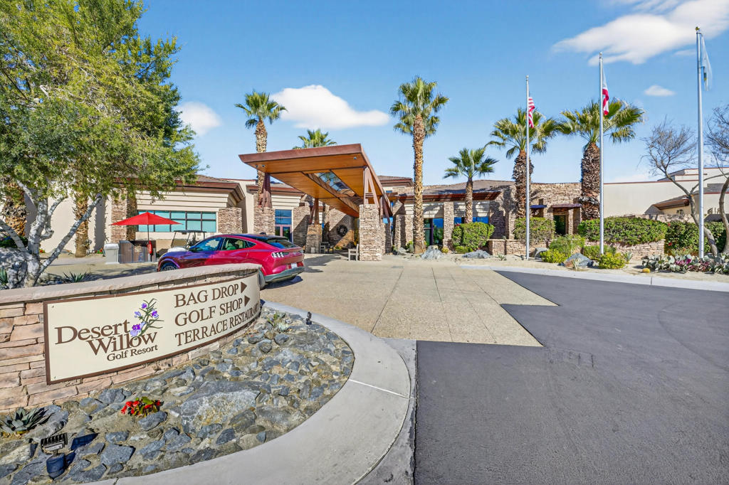 The Retreat at DW - Residential