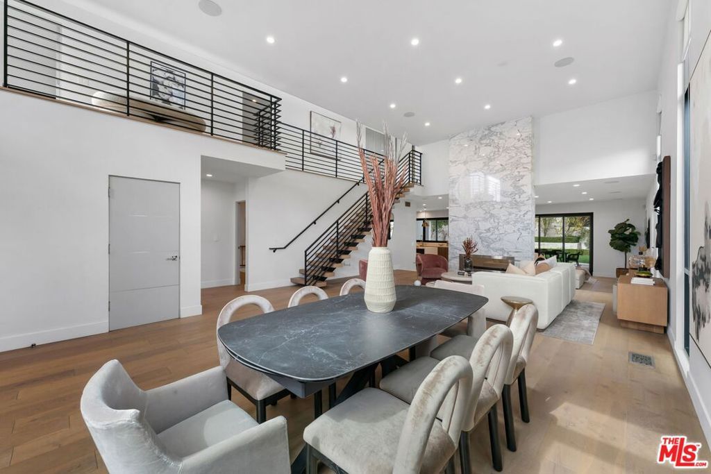 Photo of 10501 Eastborne Avenue, Los Angeles, CA 90024 (MLS # 25603417)