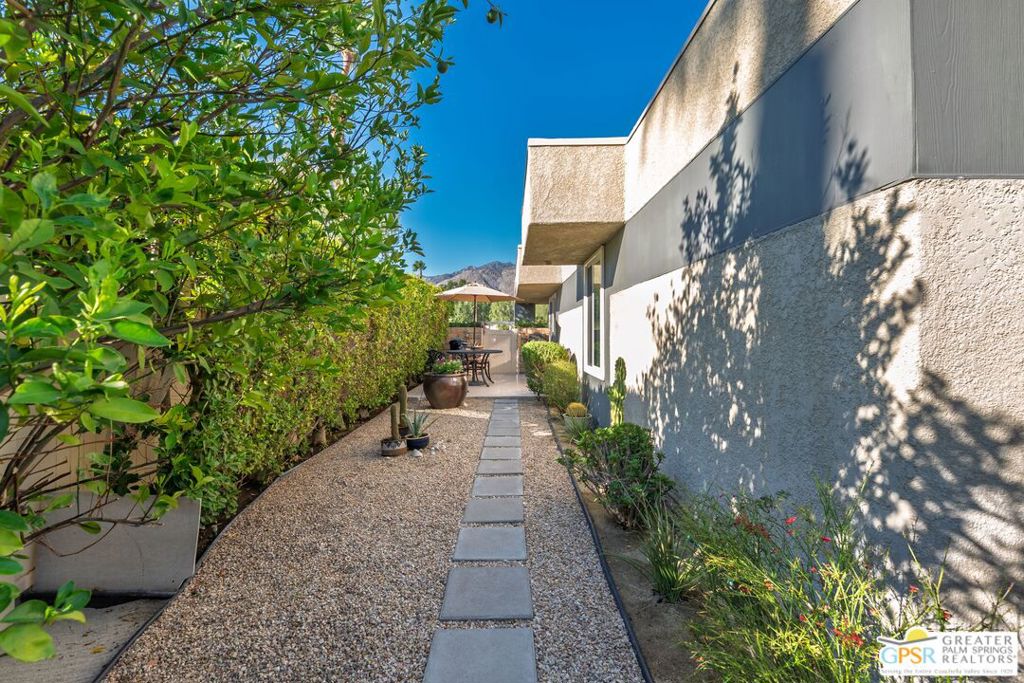 Sunrise Palms - Residential
