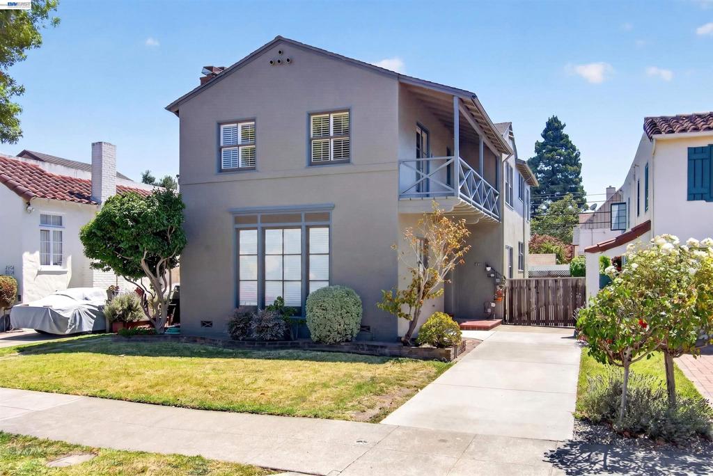 2926 2928 Fernside Blvd