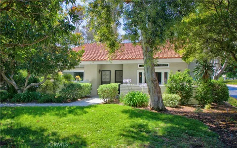 824 Via Alhambra Unit D, Laguna Woods, CA 92637 - MLS#: NP26094354