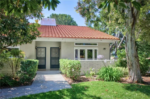 824 Via Alhambra Unit D, Laguna Woods, CA 92637 - MLS#: NP26094354