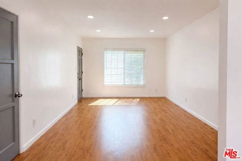 Photo of 202 N Locust Street, Inglewood, CA 90301 (MLS # 26656633)