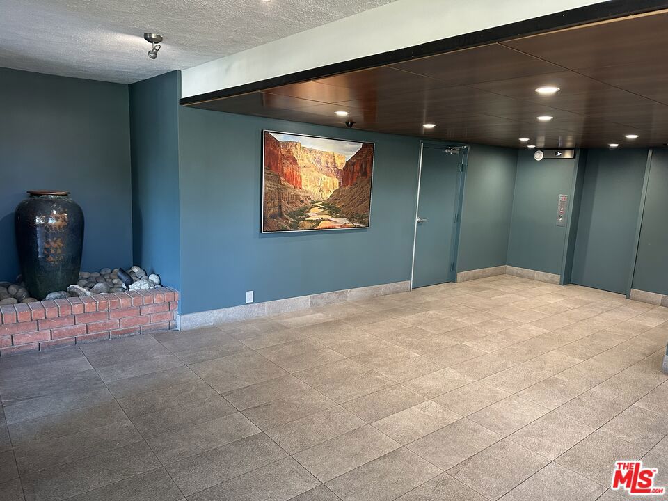 Properties 3 930 California Avenue 301