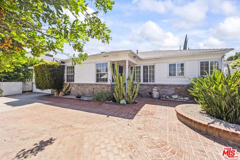 Photo of 5009 Biloxi Avenue, North Hollywood, CA 91601 (MLS # 26832913)