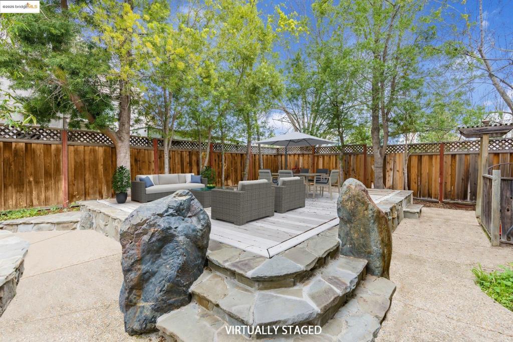 CREEKSIDE - Residential