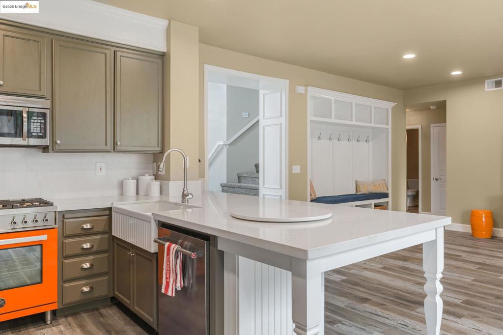 CREEKSIDE - Residential