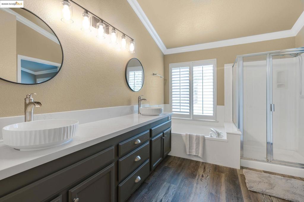 CREEKSIDE - Residential