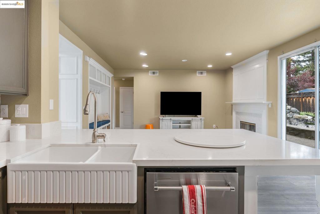 CREEKSIDE - Residential