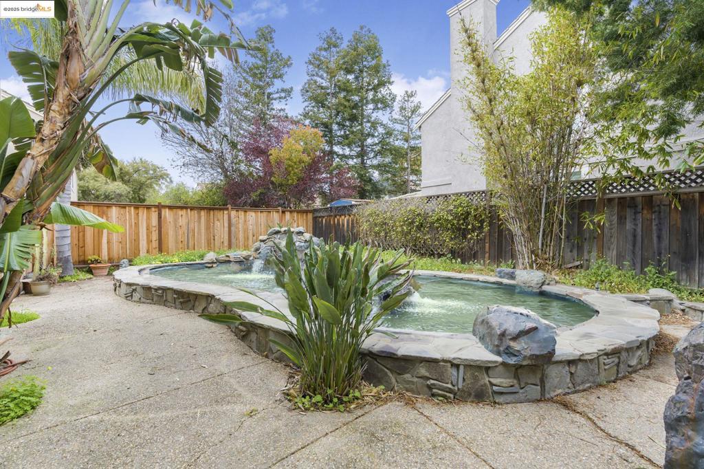 CREEKSIDE - Residential