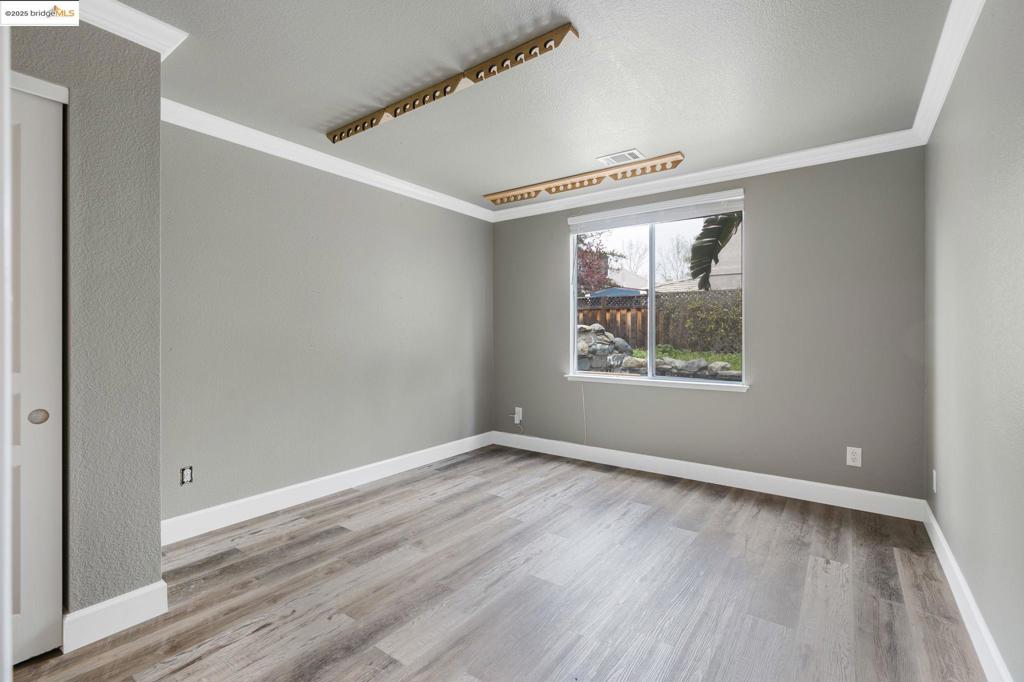 CREEKSIDE - Residential