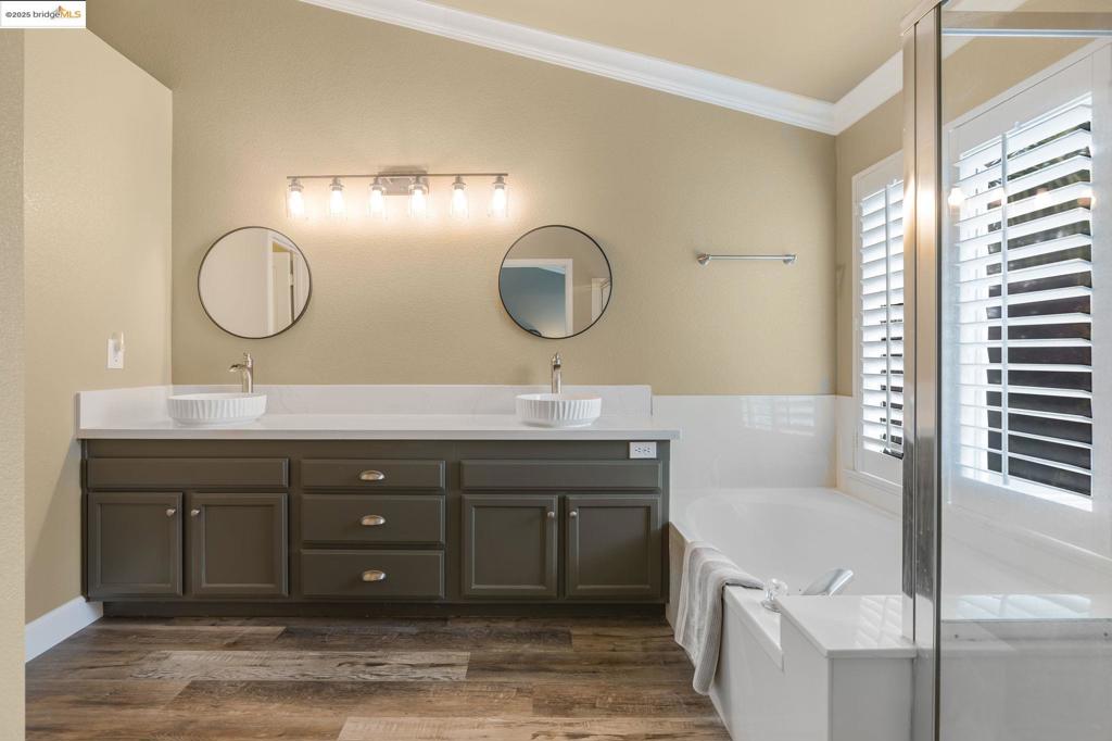 CREEKSIDE - Residential