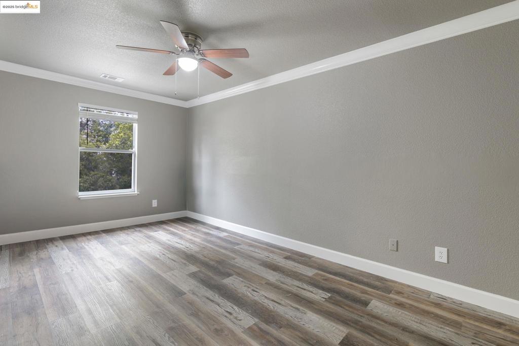 CREEKSIDE - Residential