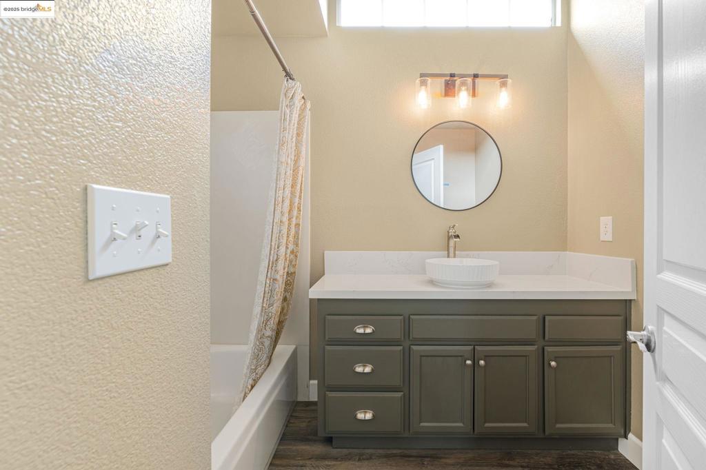 CREEKSIDE - Residential