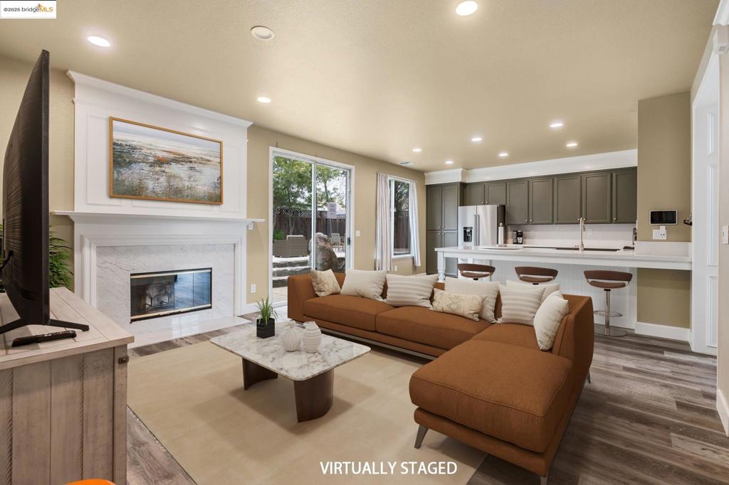 CREEKSIDE - Residential