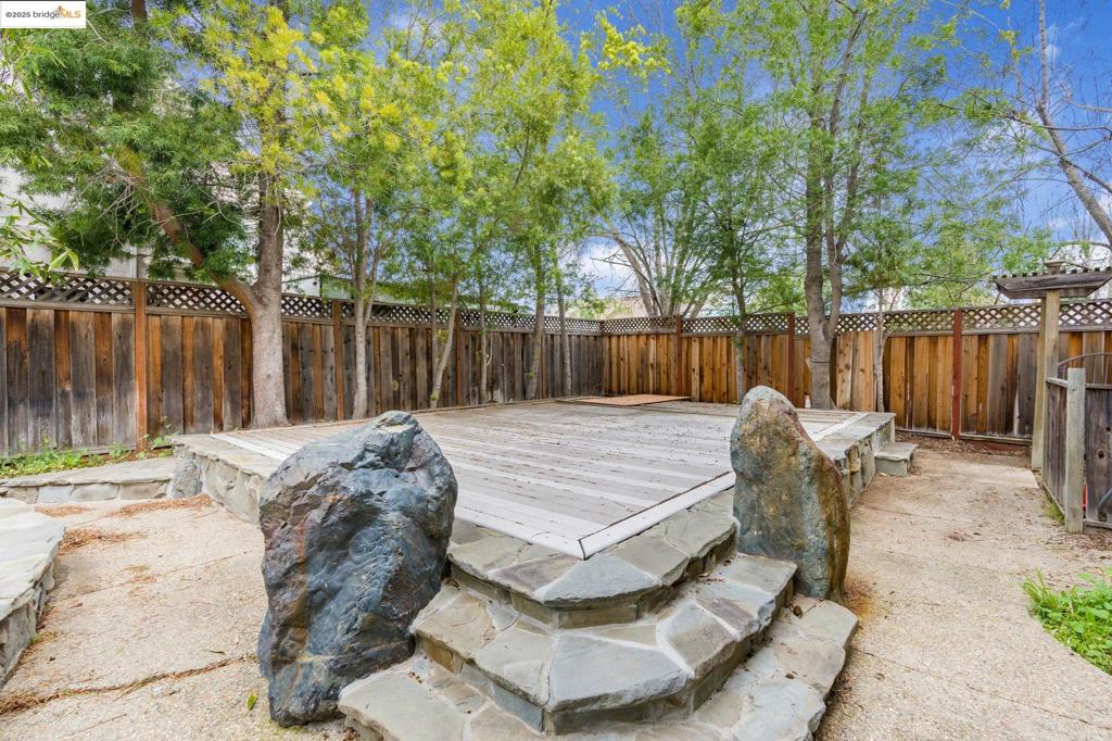 CREEKSIDE - Residential