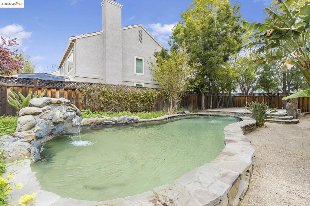 CREEKSIDE - Residential