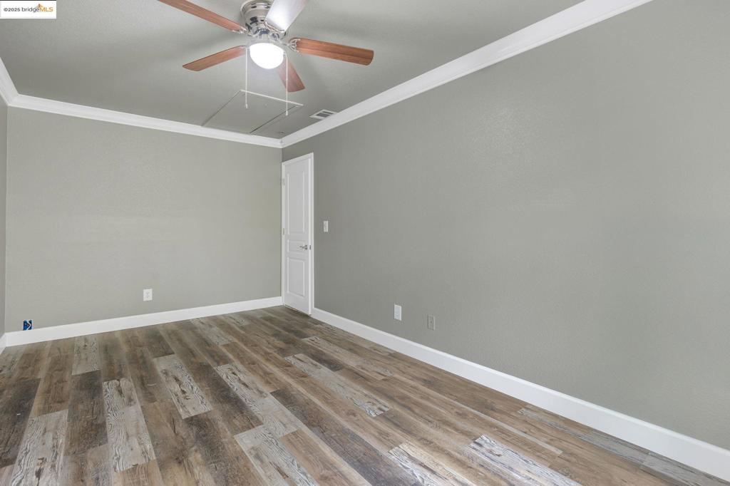 CREEKSIDE - Residential