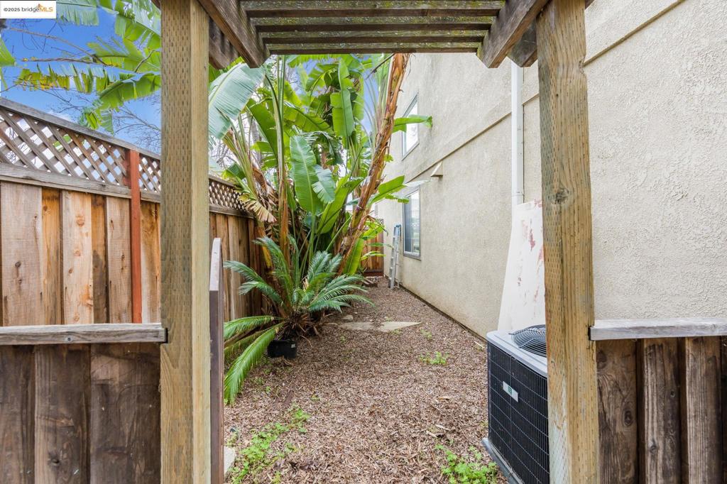 CREEKSIDE - Residential