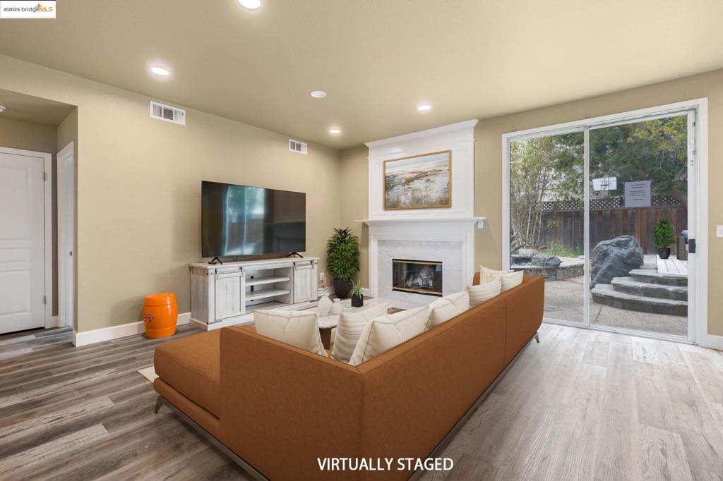 CREEKSIDE - Residential