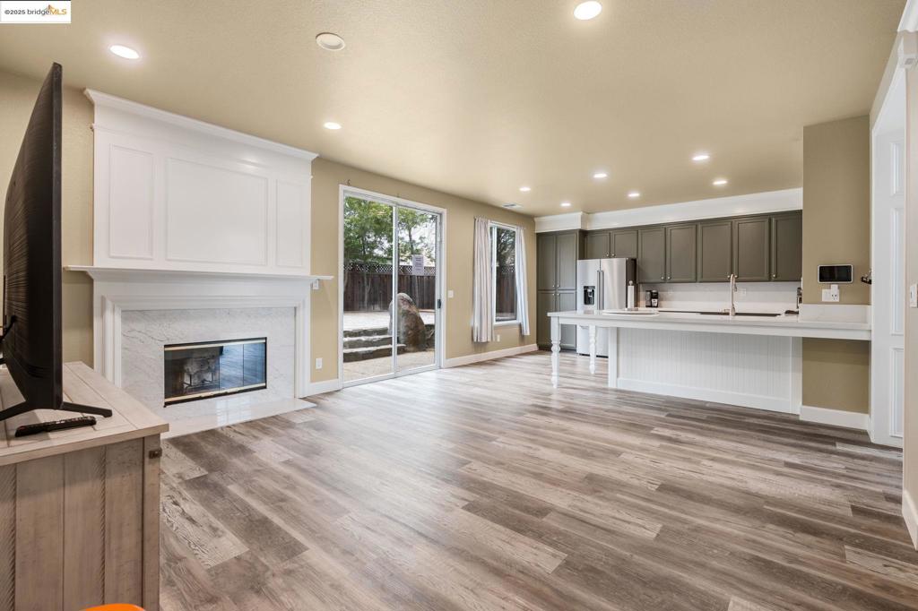 CREEKSIDE - Residential