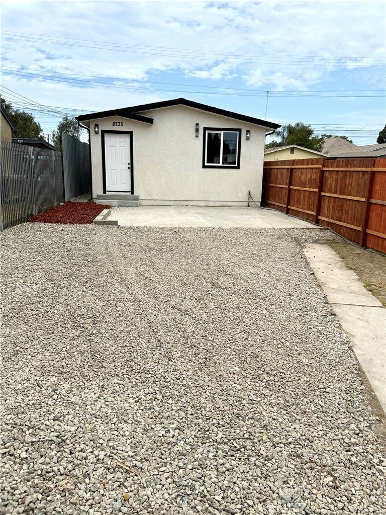 8735 Beach, Los Angeles CA 90002