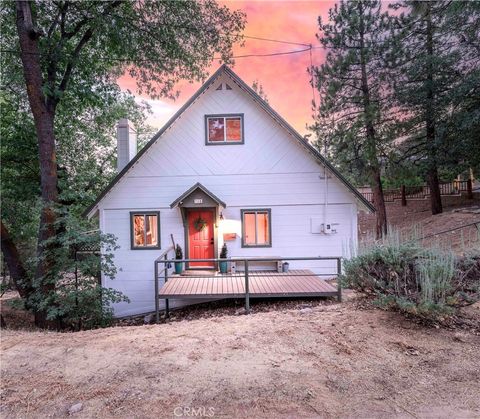 Photo of 1118 Bruin Trail, Fawnskin, CA 92333 (MLS # IG25152658)