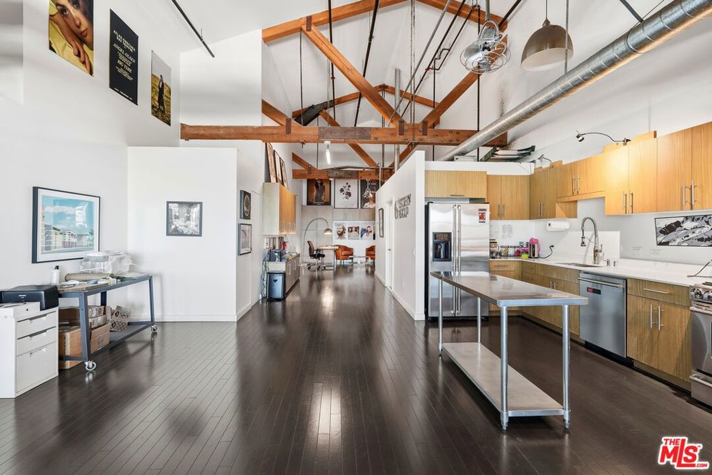 530 S Hewitt Street 533