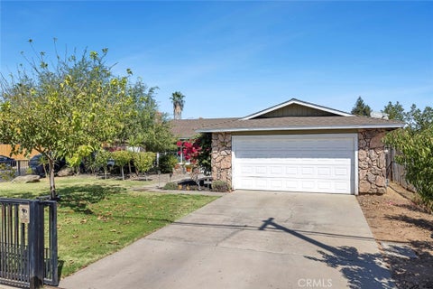 Photo of 1301 E Kennedy St, Madera, CA 93638 (MLS # FR26204614)