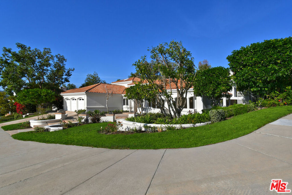25605 Melbourne Court