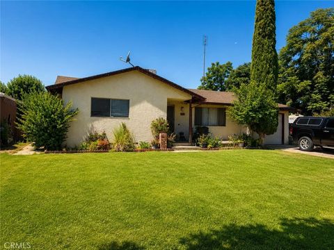 Photo of 324 N O ST, Madera, CA 93637 (MLS # FR26149168)