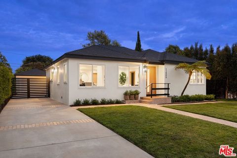 Photo of 11906 S Park Avenue, Los Angeles, CA 90066 (MLS # 26830719)