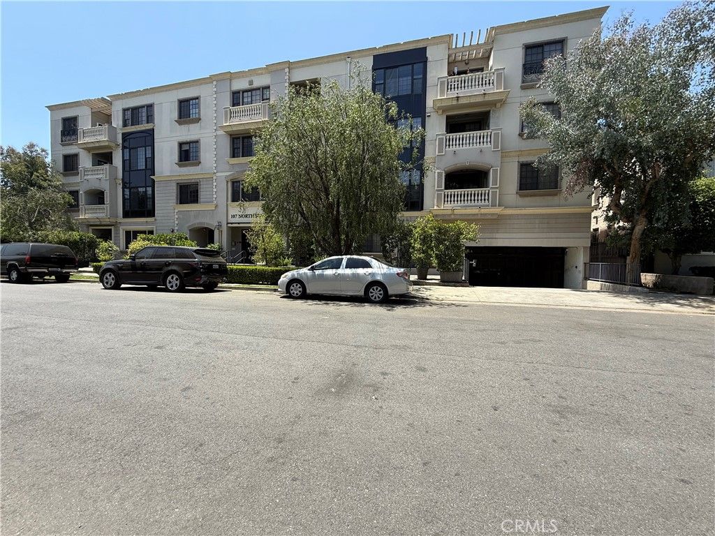 Photo of 107 N Swall Drive #304, Los Angeles, CA 90048 (MLS # SR25127639)