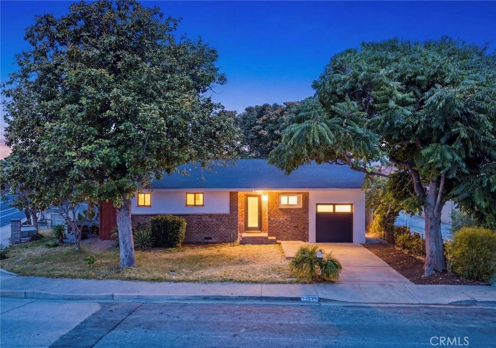 884 Lewis Street, Pomona CA 91768