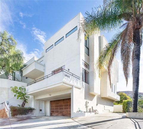 Photo of 3965 Alta Mesa Dr, Studio City, CA 91604 (MLS # SR26057013)