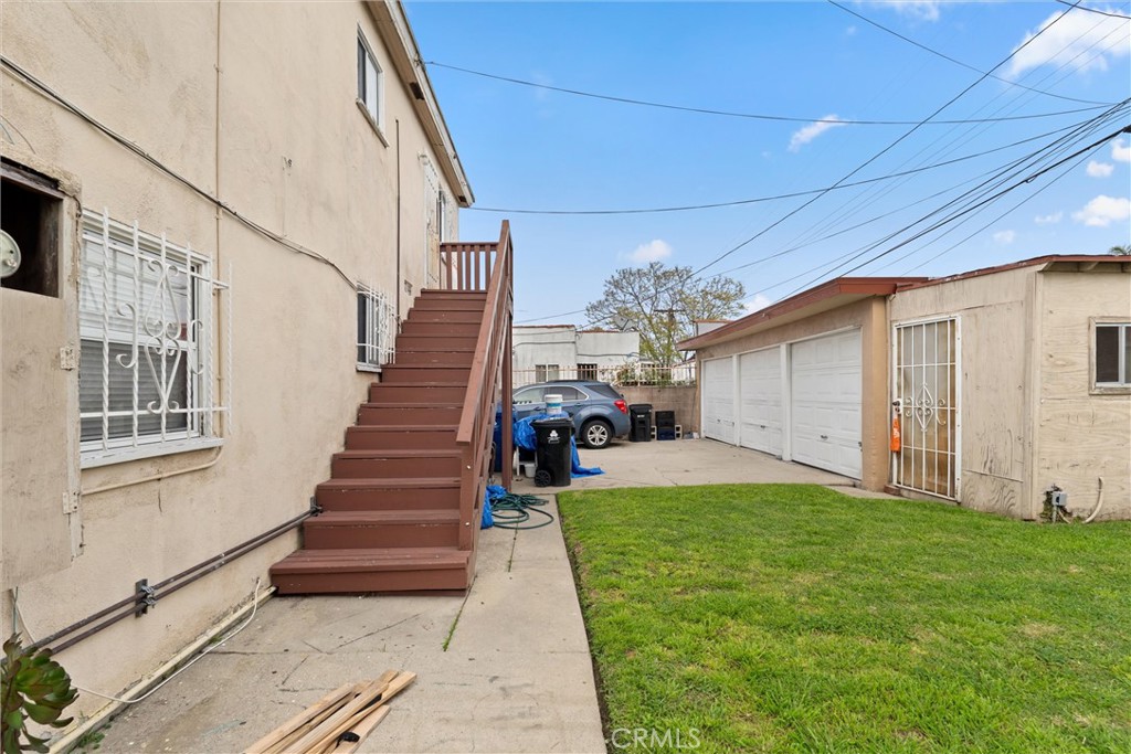 6820 S Van Ness Avenue