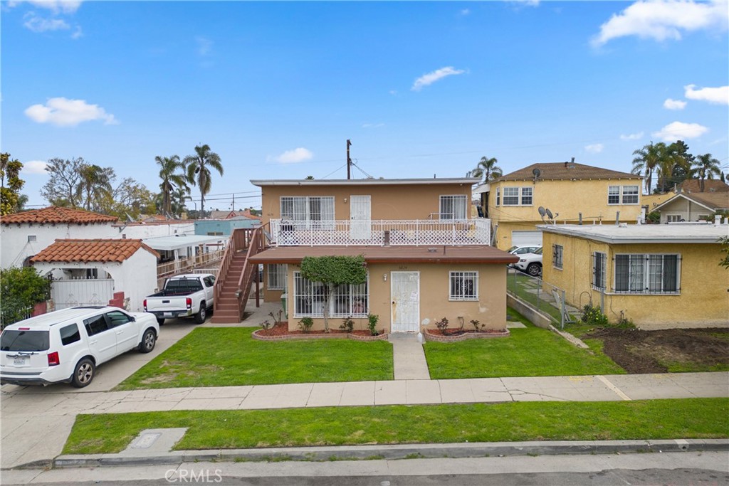 6820 S Van Ness Avenue