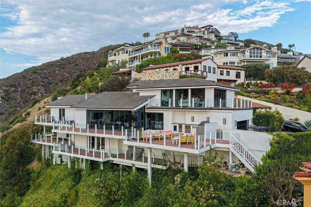 343 Emerald Bay