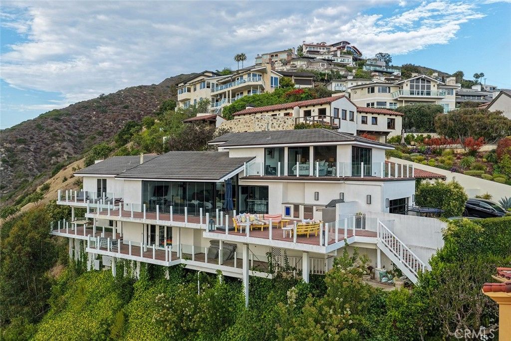 Photo of 343 Emerald Bay, Laguna Beach, CA 92651 (MLS # LG25243570)