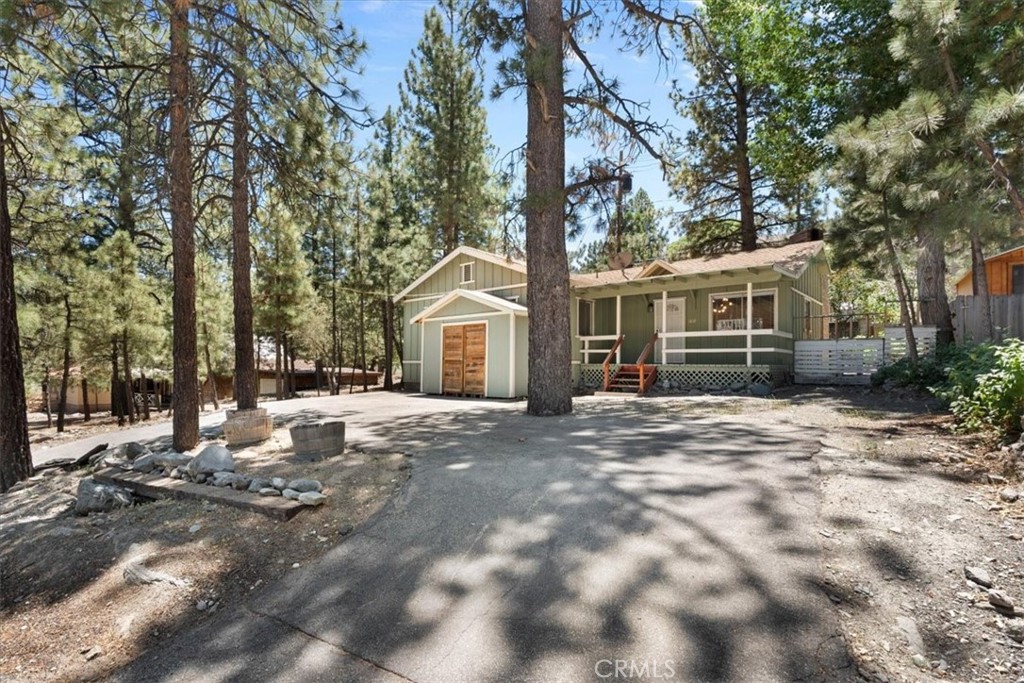 1869 Thrush Road